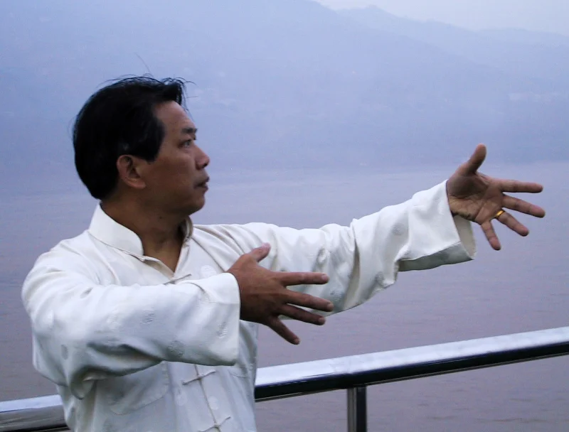 Master Lam on the Cháng Jiāng (Yangtse River)