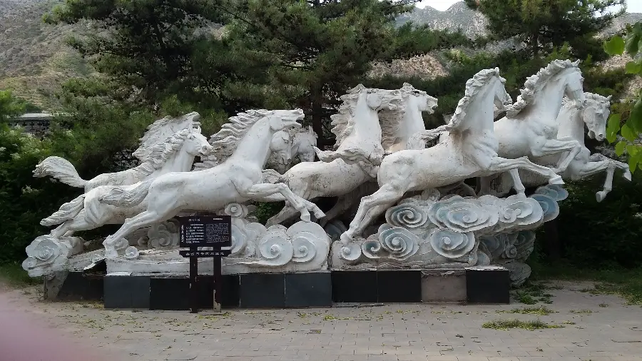 Mongolian horses sculpture